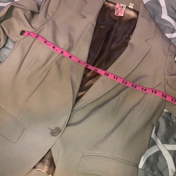 14th and Union tan blazer - Picture 4 of 7